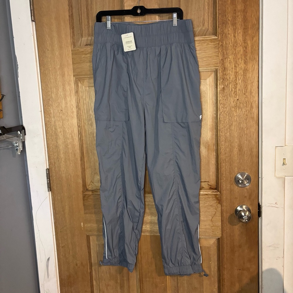 Fabletics new women’s high rise Cargo Pants‎ in Gray size XL